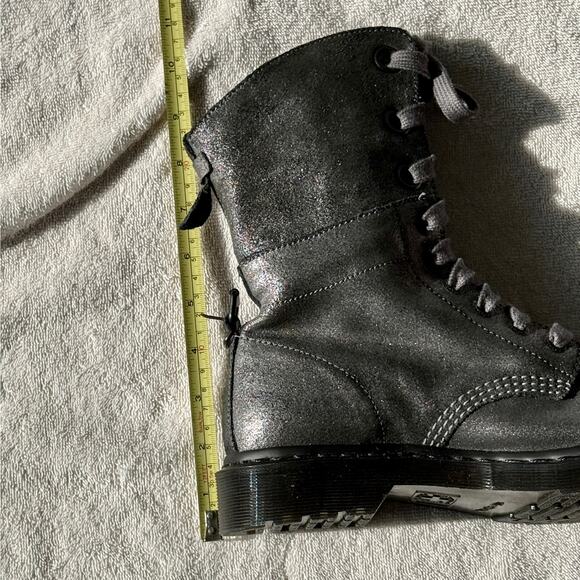 Dr. Martens Aimilie Metallic Combat Boots Skull & Rose Lining Women’s Sz 8 Docs - Picture 13 of 13